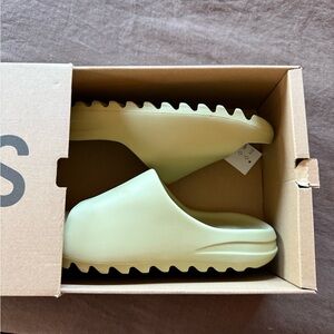 Yeezy Slide "Resin"